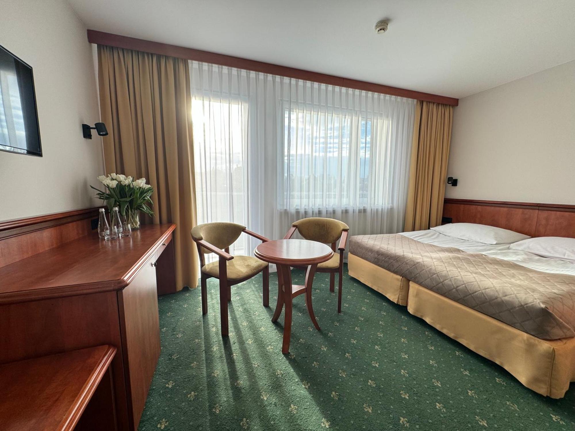Bed and Breakfast Senator Катовіце Екстер'єр фото